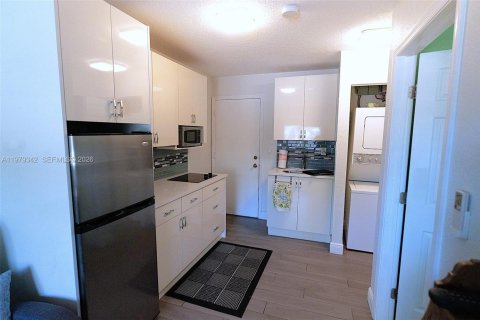 Снять в аренду коммерческую недвижимость в Майами, Флорида 1 спальня, 189.61м2, № 2046043 - фото 8