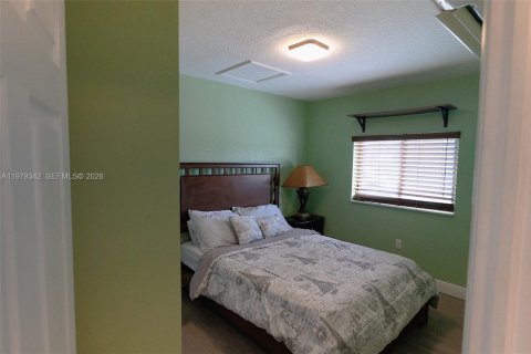 Снять в аренду коммерческую недвижимость в Майами, Флорида 1 спальня, 189.61м2, № 2046043 - фото 11