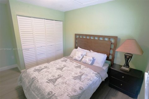 Снять в аренду коммерческую недвижимость в Майами, Флорида 1 спальня, 189.61м2, № 2046043 - фото 16