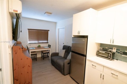 Снять в аренду коммерческую недвижимость в Майами, Флорида 1 спальня, 189.61м2, № 2046043 - фото 17