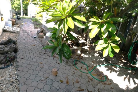 Снять в аренду коммерческую недвижимость в Майами, Флорида 1 спальня, 189.61м2, № 2046043 - фото 18