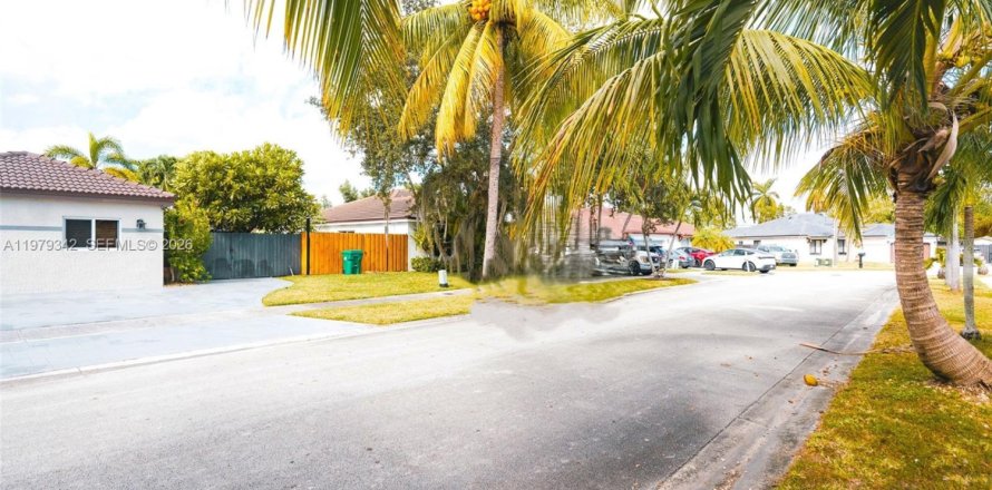 Коммерческая недвижимость в Майами, Флорида 1 спальня, 189.61м2 № 2046043