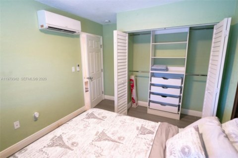 Снять в аренду коммерческую недвижимость в Майами, Флорида 1 спальня, 189.61м2, № 2046043 - фото 12