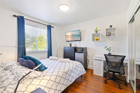 Casa en venta en Miami, Florida, 4 dormitorios, 223.99 m2 № 1785728 - foto 20