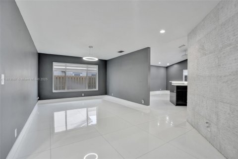 House in Pembroke Pines, Florida 4 bedrooms, 239.78 sq.m. № 1945048 - photo 29
