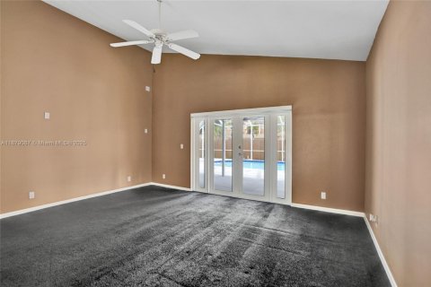 House in Pembroke Pines, Florida 4 bedrooms, 239.78 sq.m. № 1945048 - photo 14