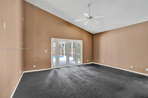 House in Pembroke Pines, Florida 4 bedrooms, 239.78 sq.m. № 1945048 - photo 13