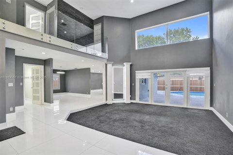 House in Pembroke Pines, Florida 4 bedrooms, 239.78 sq.m. № 1945048 - photo 5