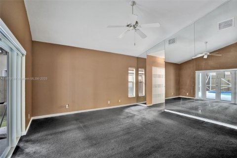 House in Pembroke Pines, Florida 4 bedrooms, 239.78 sq.m. № 1945048 - photo 16