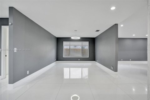 House in Pembroke Pines, Florida 4 bedrooms, 239.78 sq.m. № 1945048 - photo 30