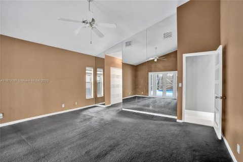 House in Pembroke Pines, Florida 4 bedrooms, 239.78 sq.m. № 1945048 - photo 15