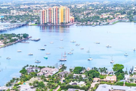 Copropriété à vendre à Riviera Beach, Floride: 2 chambres, 163.04 m2 № 2084301 - photo 13