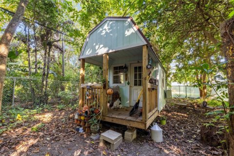 House in Palmetto Bay, Florida 3 bedrooms, 144.18 sq.m. № 1954115 - photo 26