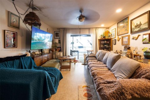 House in Palmetto Bay, Florida 3 bedrooms, 144.18 sq.m. № 1954115 - photo 9