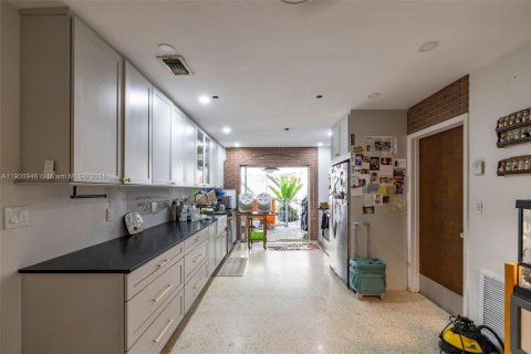 House in Palmetto Bay, Florida 3 bedrooms, 144.18 sq.m. № 1954115 - photo 11