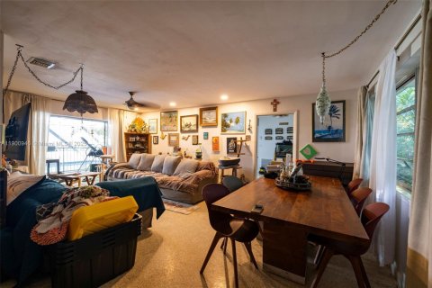 House in Palmetto Bay, Florida 3 bedrooms, 144.18 sq.m. № 1954115 - photo 8