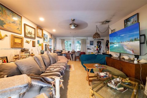 House in Palmetto Bay, Florida 3 bedrooms, 144.18 sq.m. № 1954115 - photo 10