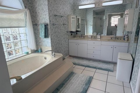 House in Bradenton, Florida 5 bedrooms, 295.71 sq.m. № 2143340 - photo 20