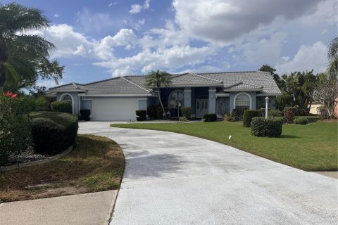 House in Bradenton, Florida 5 bedrooms, 295.71 sq.m. № 2143340 - photo 3