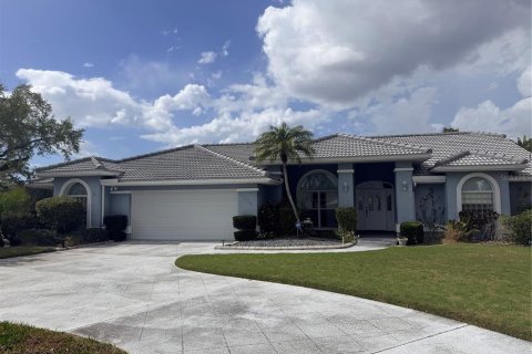 House in Bradenton, Florida 5 bedrooms, 295.71 sq.m. № 2143340