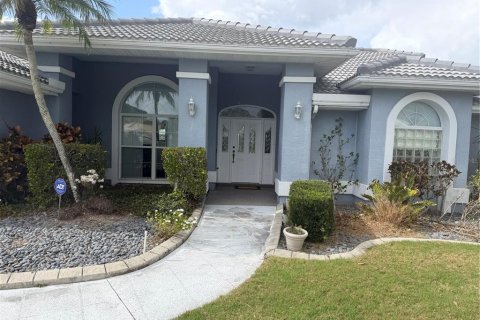 House in Bradenton, Florida 5 bedrooms, 295.71 sq.m. № 2143340 - photo 2