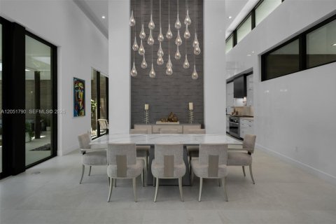 Villa ou maison à vendre à Pinecrest, Floride: 6 chambres, 539.3 m2 № 2189089 - photo 9
