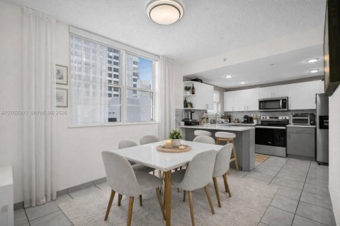 Condominio en venta en Miami Beach, Florida, 1 dormitorio, 83.61 m2 № 2066459 - foto 4