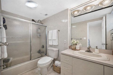 Condominio en venta en Miami Beach, Florida, 1 dormitorio, 83.61 m2 № 2066459 - foto 9