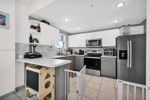 Condominio en venta en Miami Beach, Florida, 1 dormitorio, 83.61 m2 № 2066459 - foto 18