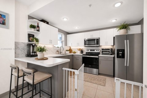 Condominio en venta en Miami Beach, Florida, 1 dormitorio, 83.61 m2 № 2066459 - foto 5