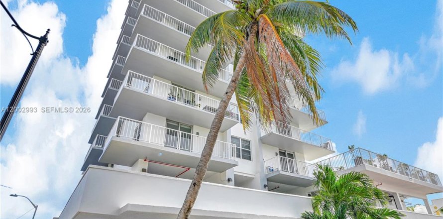 Condominio en Miami Beach, Florida, 1 dormitorio  № 2066459