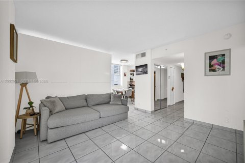 Condominio en venta en Miami Beach, Florida, 1 dormitorio, 83.61 m2 № 2066459 - foto 11