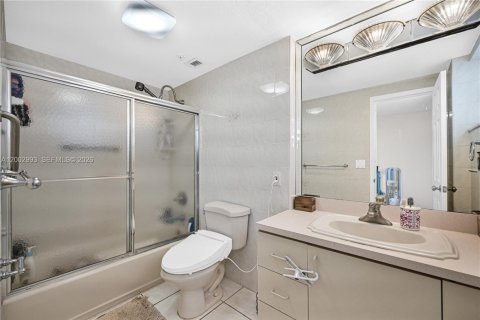 Condominio en venta en Miami Beach, Florida, 1 dormitorio, 83.61 m2 № 2066459 - foto 30