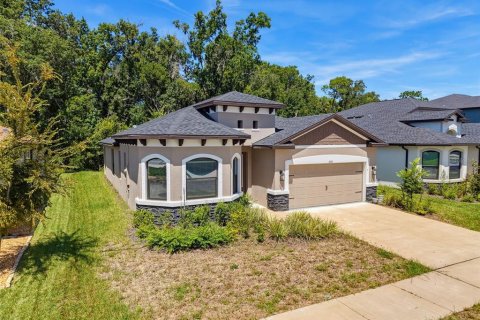 House in New Port Richey, Florida 4 bedrooms, 190.64 sq.m. № 2295373 - photo 7