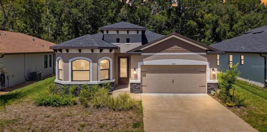 House in New Port Richey, Florida 4 bedrooms, 190.64 sq.m. № 2295373