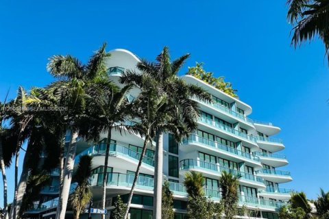 Condo in Bay Harbor Islands, Florida, 3 bedrooms  № 2374370
