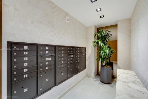 Condo in Bay Harbor Islands, Florida, 3 bedrooms № 2374370 - photo 5