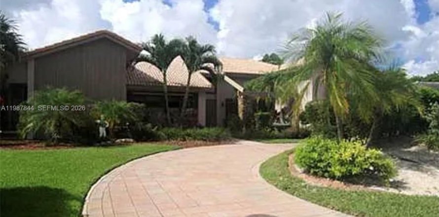 Casa en Plantation, Florida 5 dormitorios, 324.79 m2 № 2048795