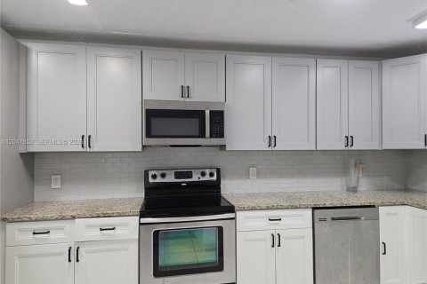 House in Fort Lauderdale, Florida 4 bedrooms, 178.93 sq.m. № 2246156 - photo 2