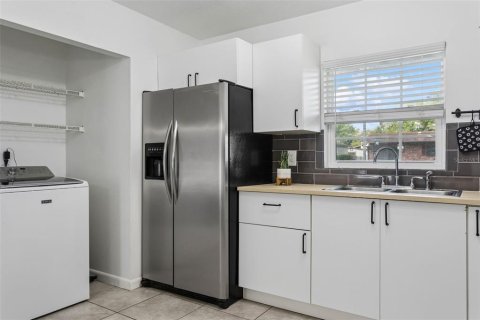 House in Tampa, Florida 3 bedrooms, 107.12 sq.m. № 2166591 - photo 15