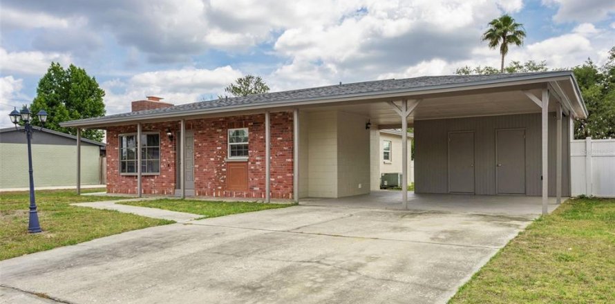 House in Tampa, Florida 3 bedrooms, 107.12 sq.m. № 2166591