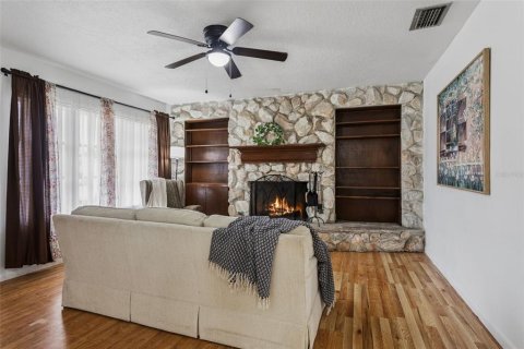 House in Tampa, Florida 3 bedrooms, 107.12 sq.m. № 2166591 - photo 3