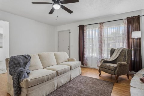 House in Tampa, Florida 3 bedrooms, 107.12 sq.m. № 2166591 - photo 11