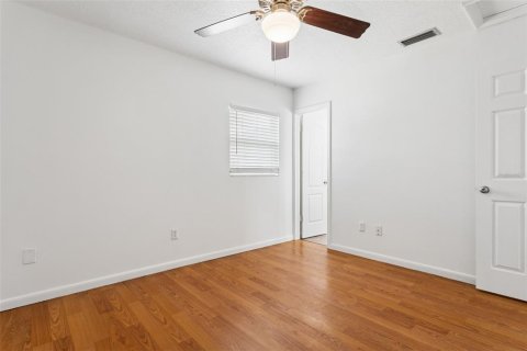 House in Tampa, Florida 3 bedrooms, 107.12 sq.m. № 2166591 - photo 20