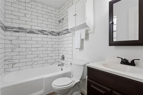 House in Tampa, Florida 3 bedrooms, 107.12 sq.m. № 2166591 - photo 6