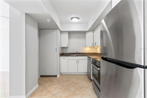 Condo in Tampa, Florida, 1 bedroom  № 2394405 - photo 11