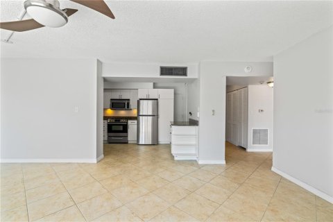 Condo in Tampa, Florida, 1 bedroom  № 2394405 - photo 6