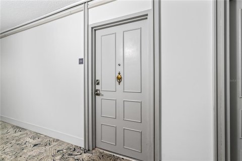 Condo in Tampa, Florida, 1 bedroom  № 2394405 - photo 2