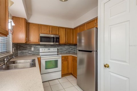 Townhouse in Dade City, Florida 2 bedrooms, 97.64 sq.m. № 2143629 - photo 14