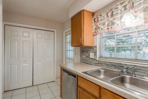 Townhouse in Dade City, Florida 2 bedrooms, 97.64 sq.m. № 2143629 - photo 16